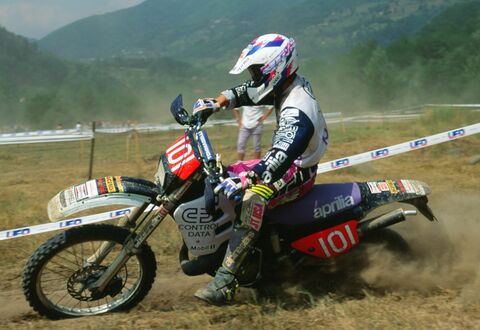 Stefano Passeri, en 1993, en su Aprilia en el campeonato del mundo «offroad». (Copyright: press.piaggio)