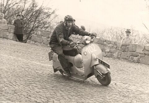 Mr. Binder-Jambor on a Lohner 125 at the high-altitude road race in 1953, wearing workman’s overalls.  (Copyright: Erwin Jelinek/Technisches Museum Wien)