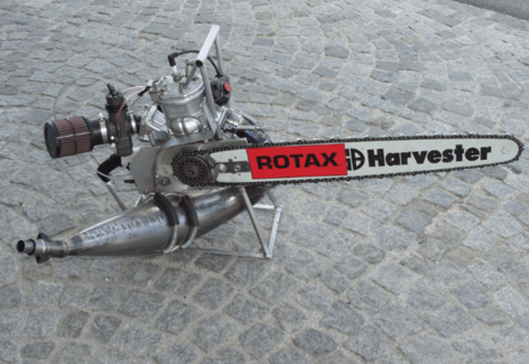 Another kind of motorsport: At timbersports competitions, the Hallat company used the Rotax 257 kart engine, which had had success in the Superkarts Division 2. (Copyright: Rotax)