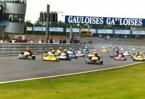 La salida lanzada de los Super Karts en Assen. (Copyright: Ing. Andreas Mairzedt)