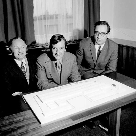 Helmut Rothe, Laurent Beaudoin y Karl Pötzlberger, 1970 (Archives, Museum ofIngenuity J. Armand Bombardier)