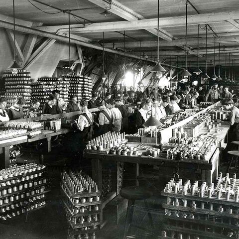 Fabricación de rodamientos en la fábrica de Fichtel 