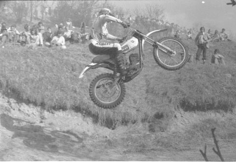 Michael Weiss, doble campeón de Austria de moto-cross en 1976 en las categorías de 125 y 250 cm3. Pilota una Can-Am para el equipo oficial de Rotax. (Copyright: Hans Newetschny)