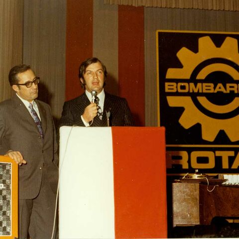 El director general Karl Pötzlberger y el CEO de Bombardier Laurent Beaudoin con ocasión de la adquisición, 1970 (Archives, Museum ofIngenuity J. Armand Bombardier