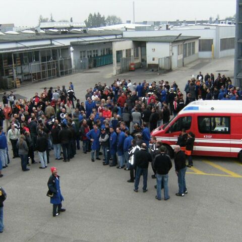 Para garantizar la seguridad de los empleados en caso de emergencia se llevan a cabo regularmente ejercicios para la evacuación de los edificios. (Archivo de la empresa BRP-Rotax)